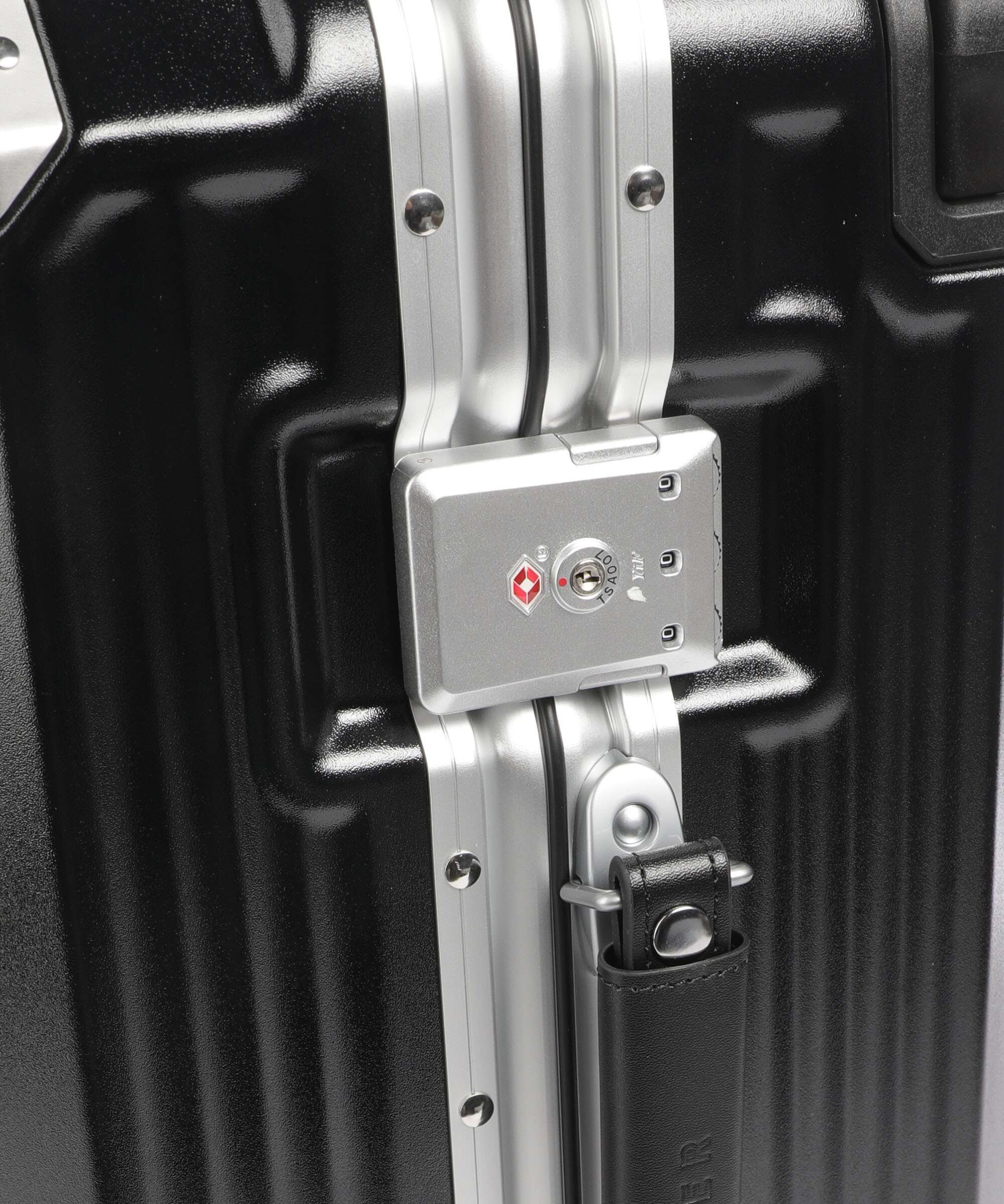 Vocier Elevate D55 Spinner (4 wheels) black