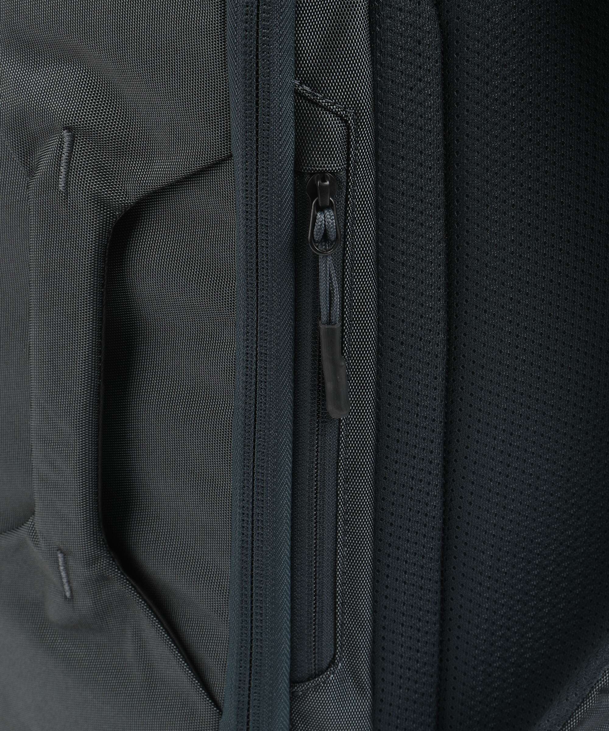 Thule Subterra 2 Convertible Backpack bag dark slate
