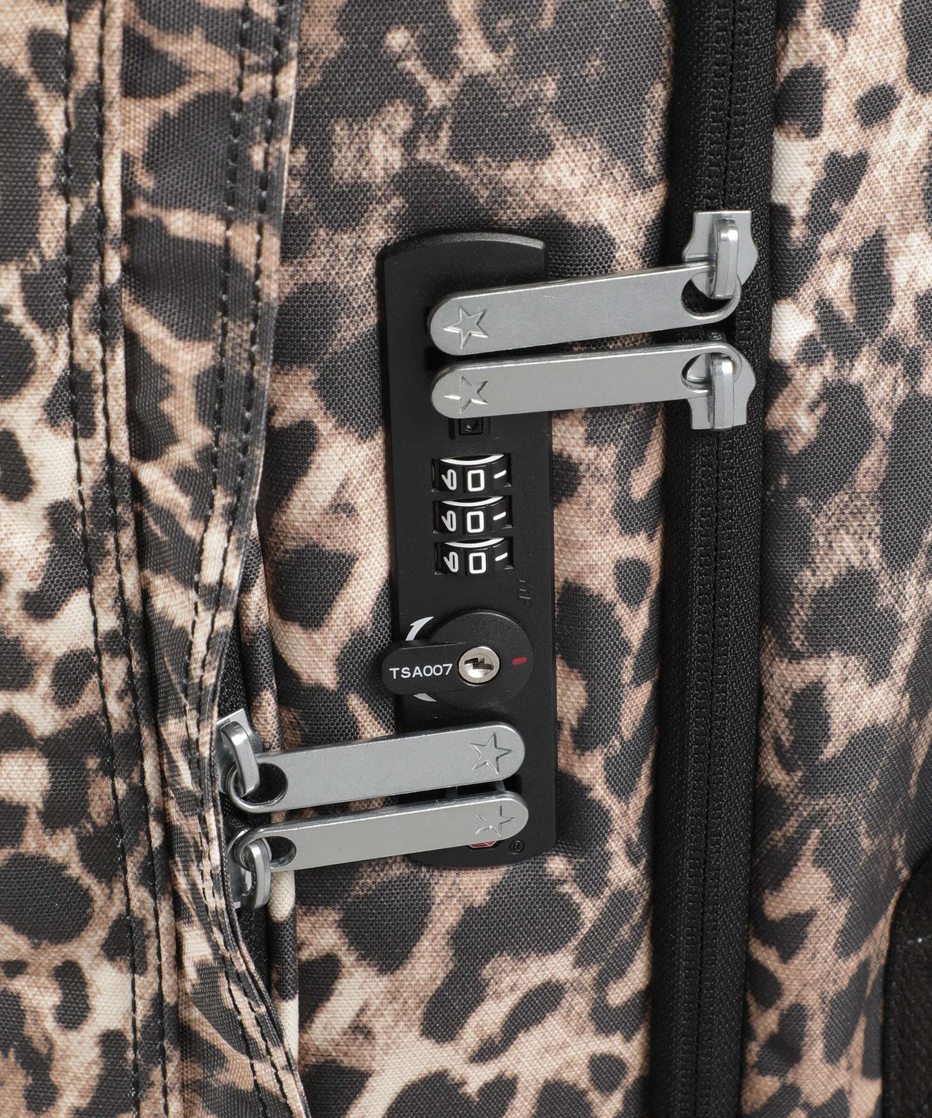 Kipling Basic Spontaneous M Spinner (4 wheels) wild leopard