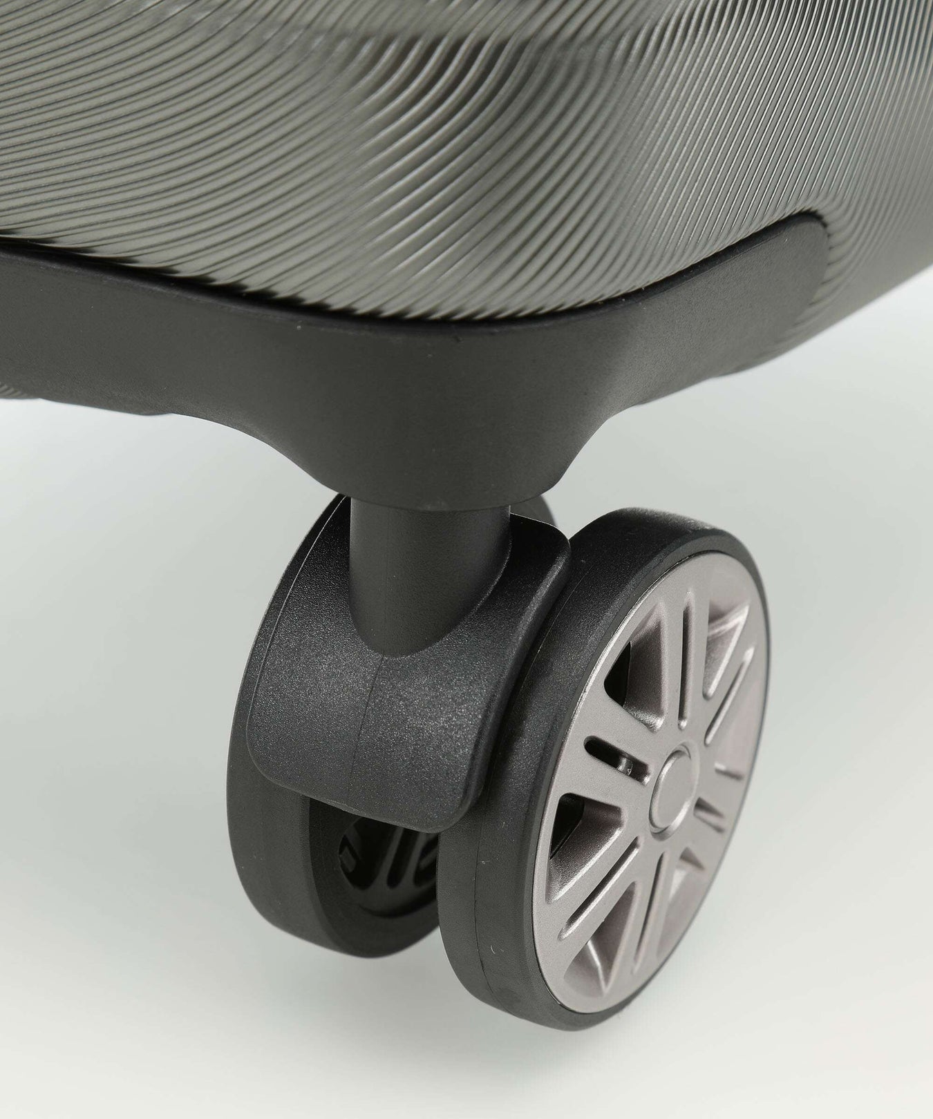 Delsey Paris Comete + Spinner (4 wheels) iguana