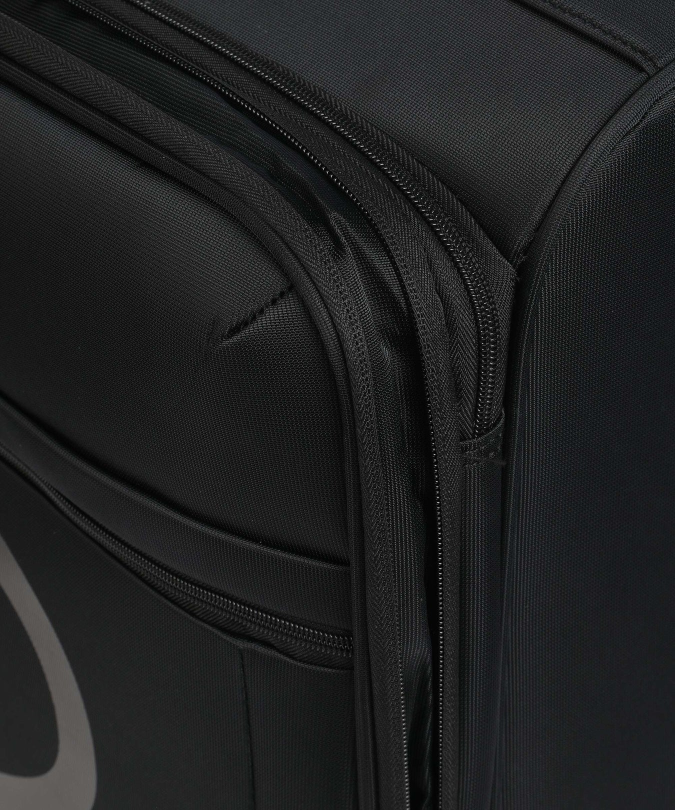 Delsey Paris x United Colors of Benetton CB Spinner (4 wheels) black