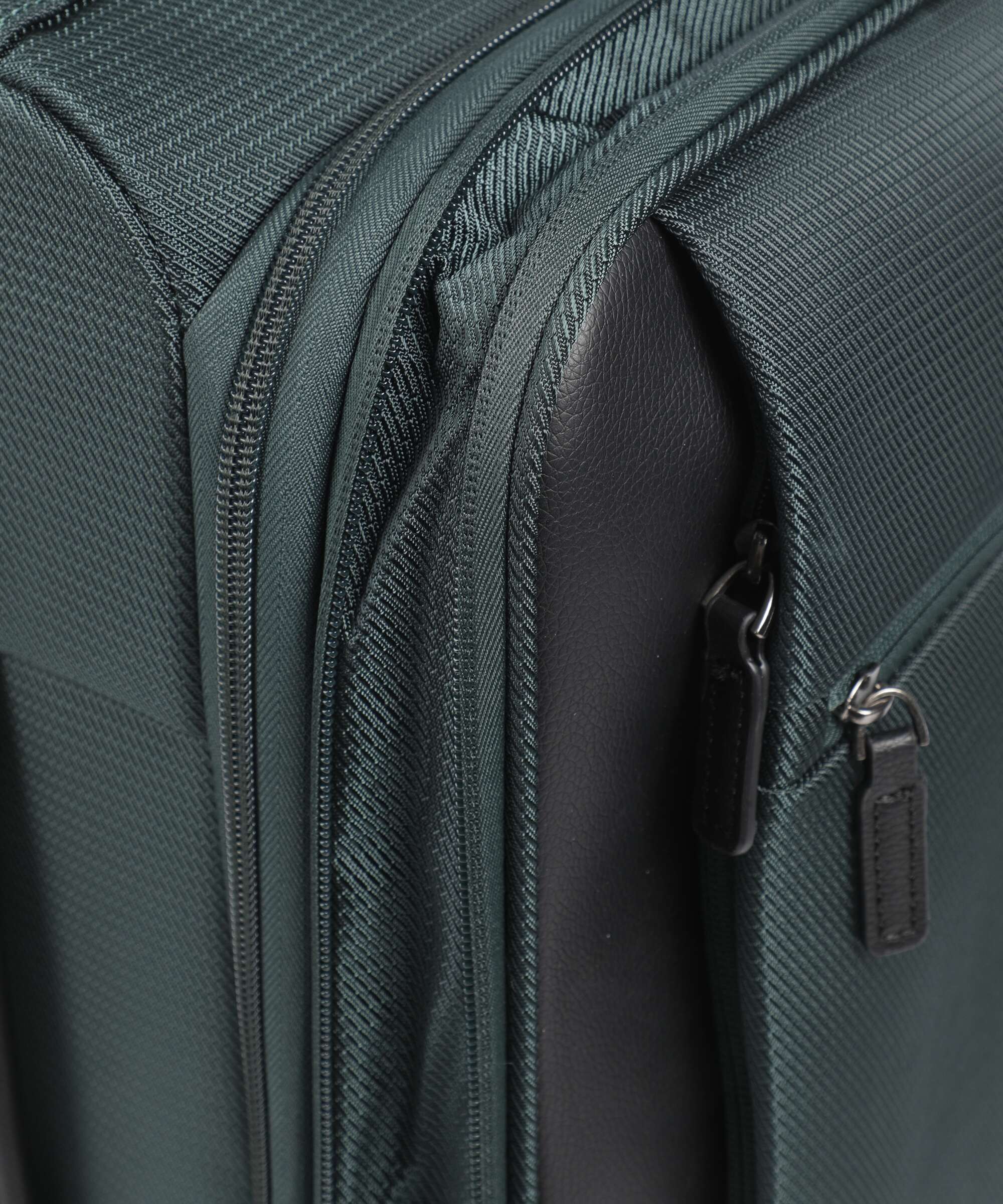 Delsey Paris Montmartre Air 3.0 Slim Spinner (4 wheels) pine