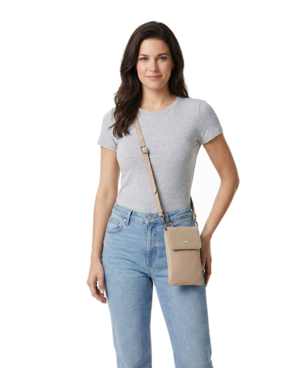 Braun Büffel Hanna Phone bag creme
