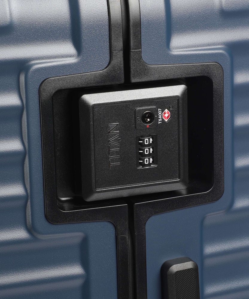 Titan Overseas Spinner (4 wheels) midnight blue