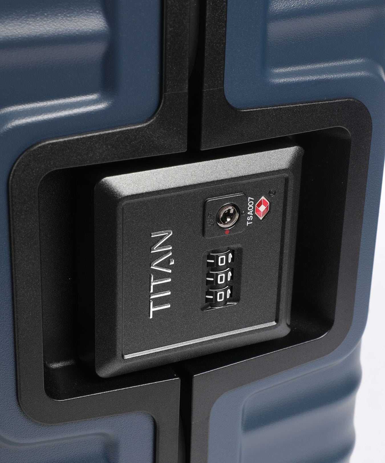 Titan Overseas Spinner (4 wheels) midnight blue