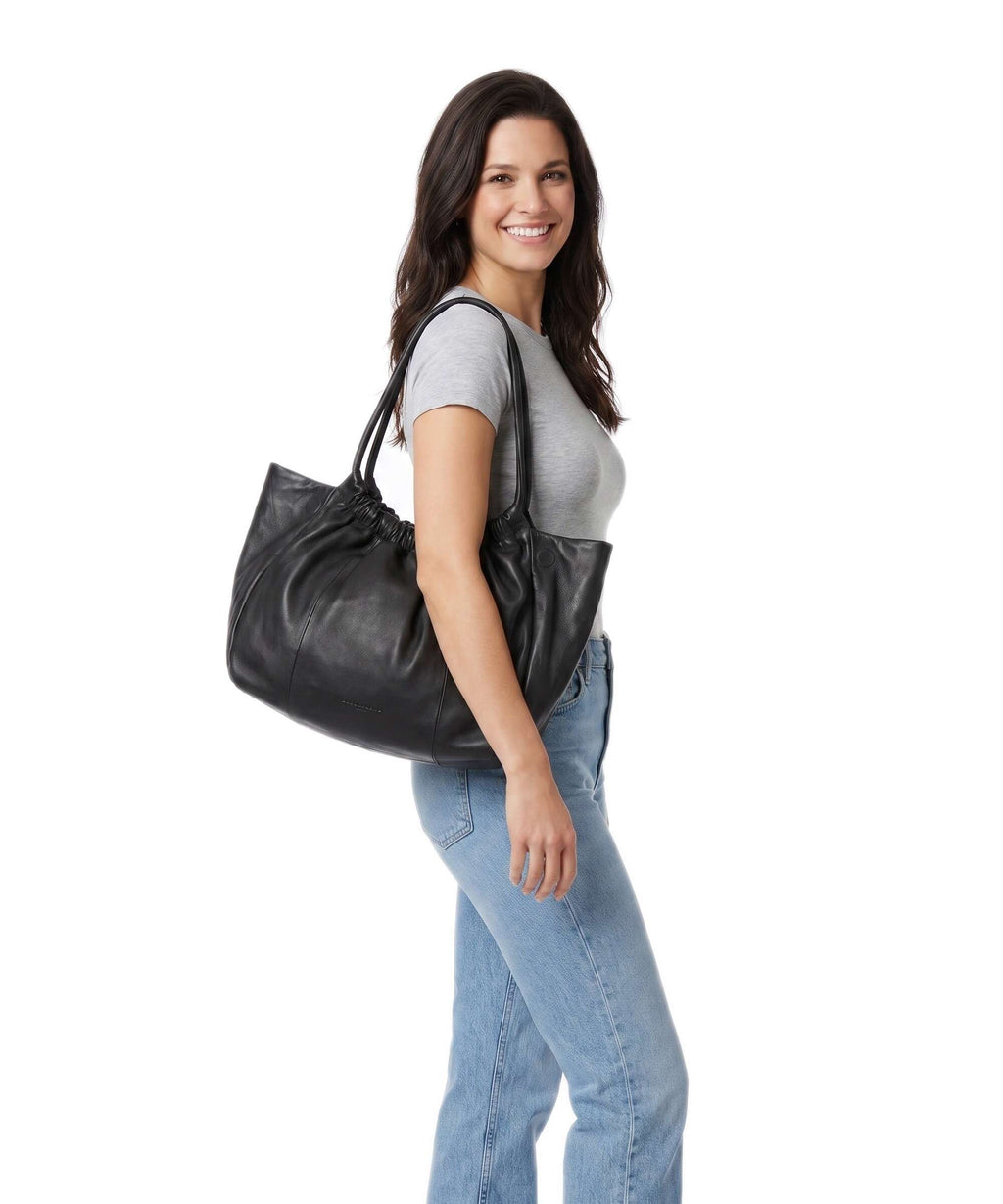 Liebeskind Cloud II Sheep Natural M Tote bag black