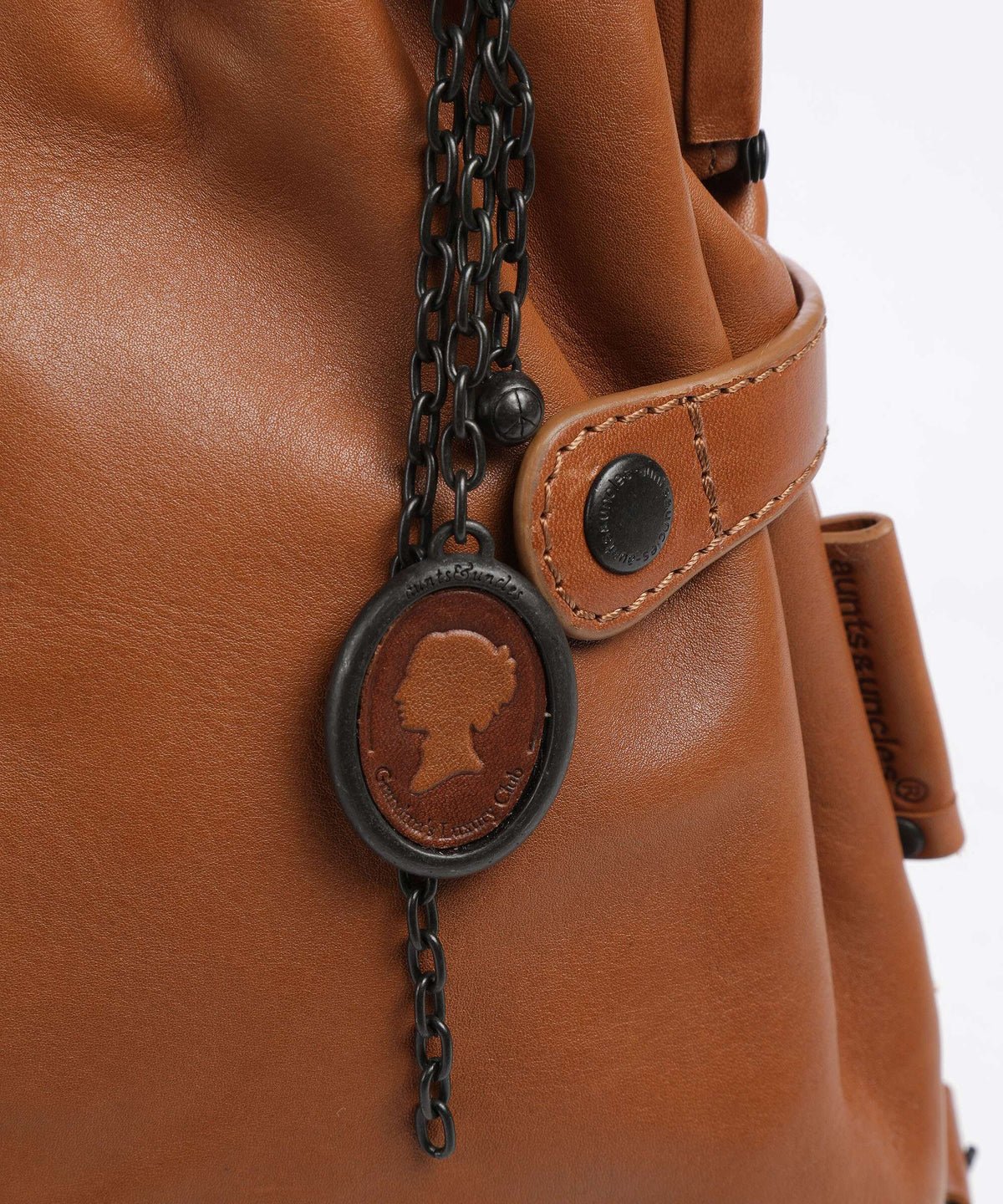 Aunts & Uncles Grandma's Luxury Club Mrs. Tea Cake Shoulder bag caramel