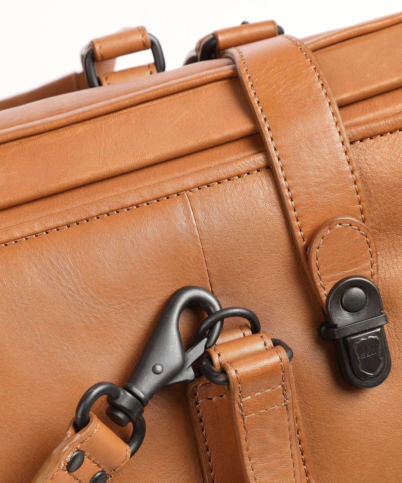 Aunts & Uncles Grandma's Luxury Club Mrs. Currant Bread Weekend bag caramel