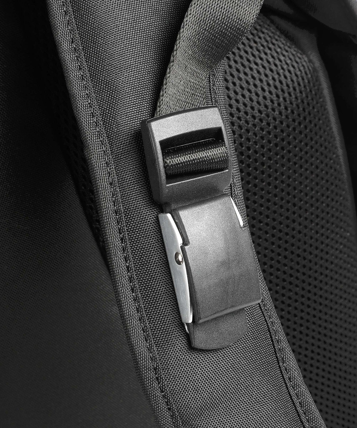 Côte&Ciel Obsidian New Nile Backpack black