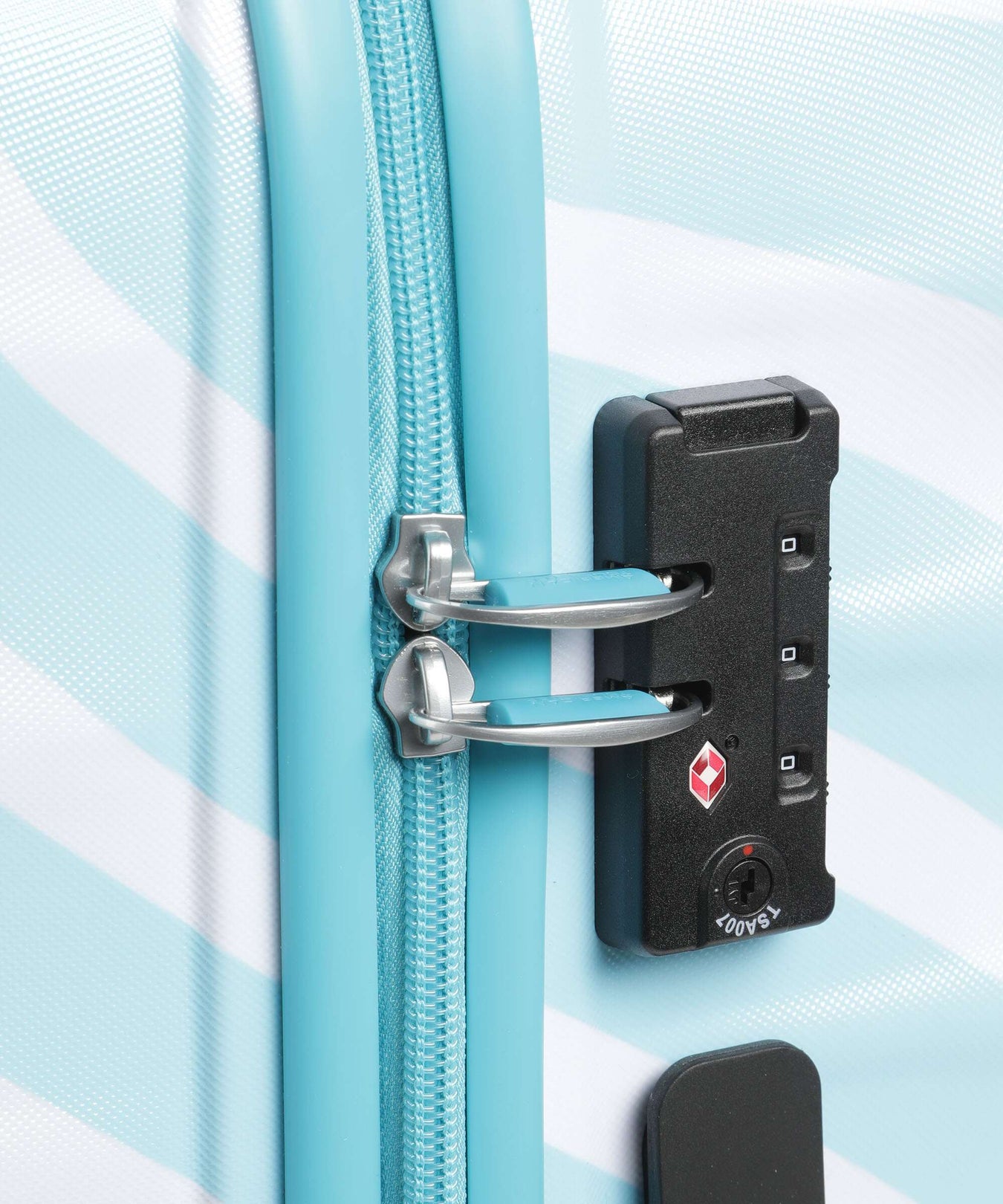 American Tourister Wavebreaker Disney Spinner (4 wheels) mickey blue kiss