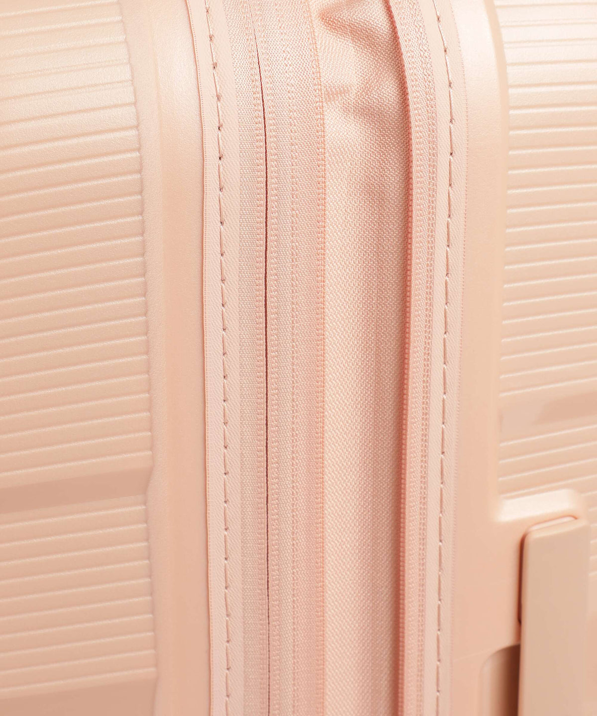 American Tourister Starvibe Spinner (4 wheels) metallic peach