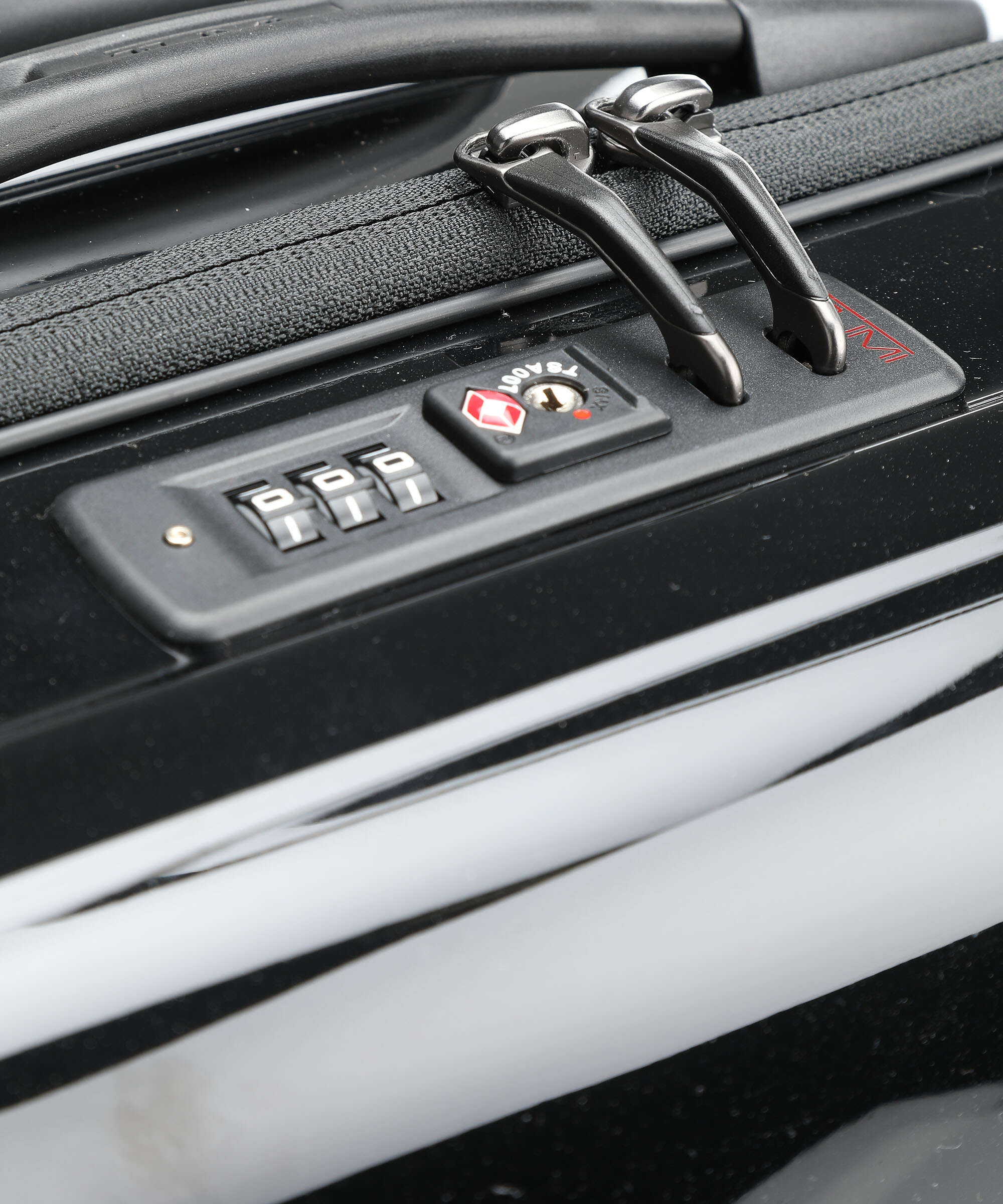 tumi V4 Rolling briefcase black