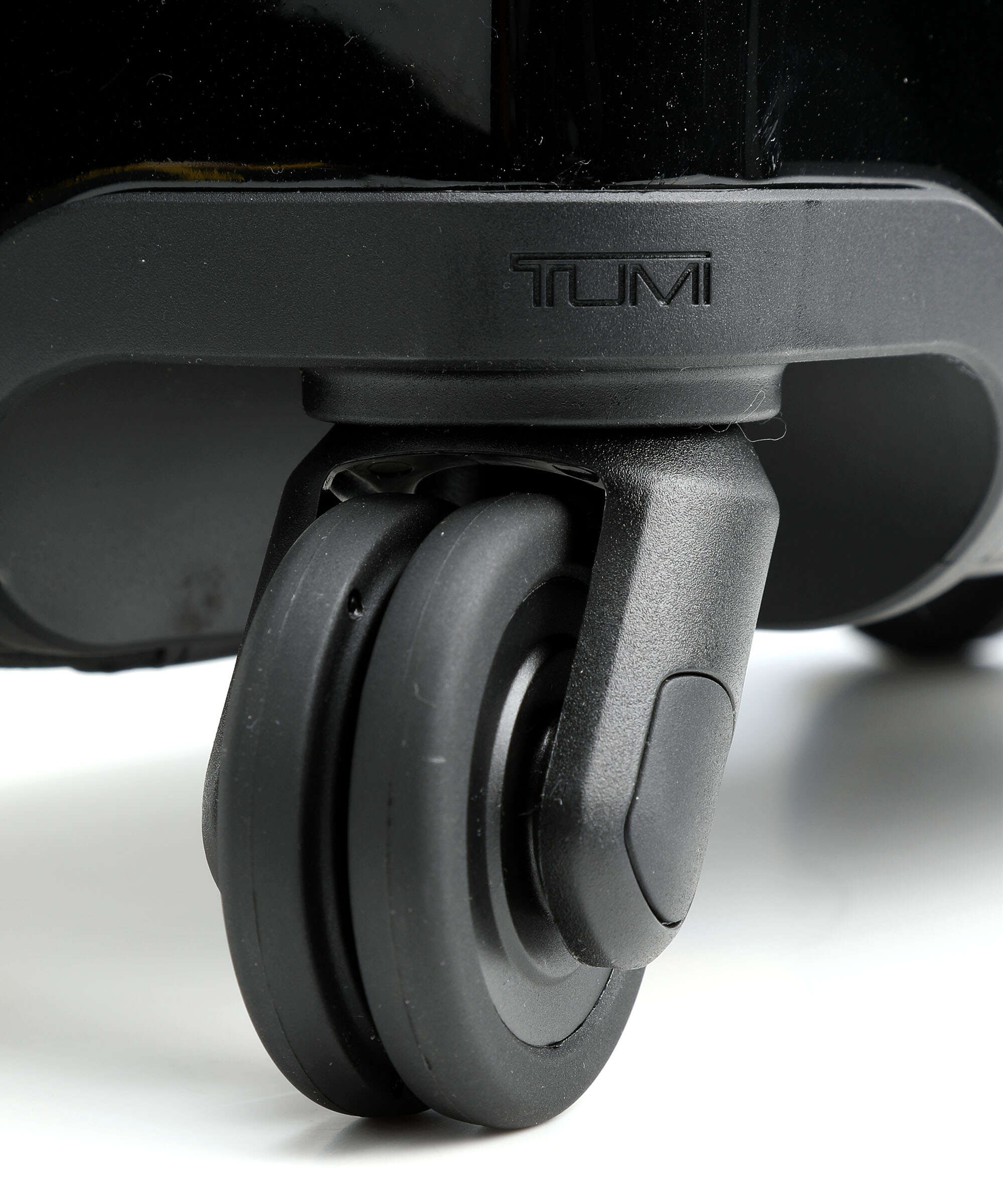 tumi V4 Rolling briefcase black
