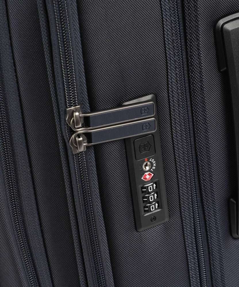 Victorinox Werks Traveler 7.0 FFQ Spinner (4 wheels) navy blue