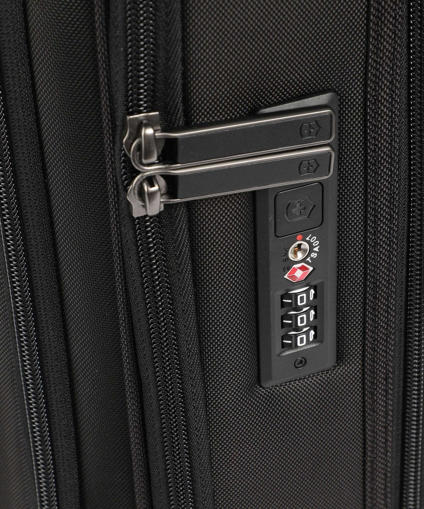 Victorinox Werks Traveler 7.0 FFQ Spinner (4 wheels) black