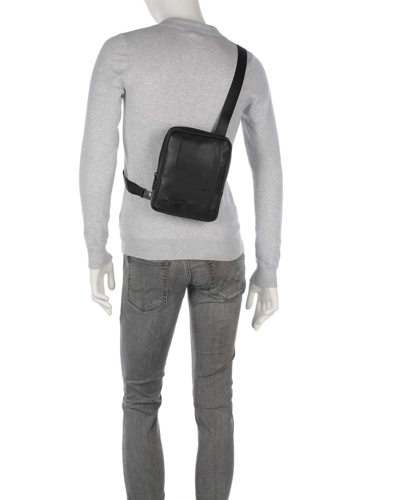 Piquadro W137 Crossbody bag nero