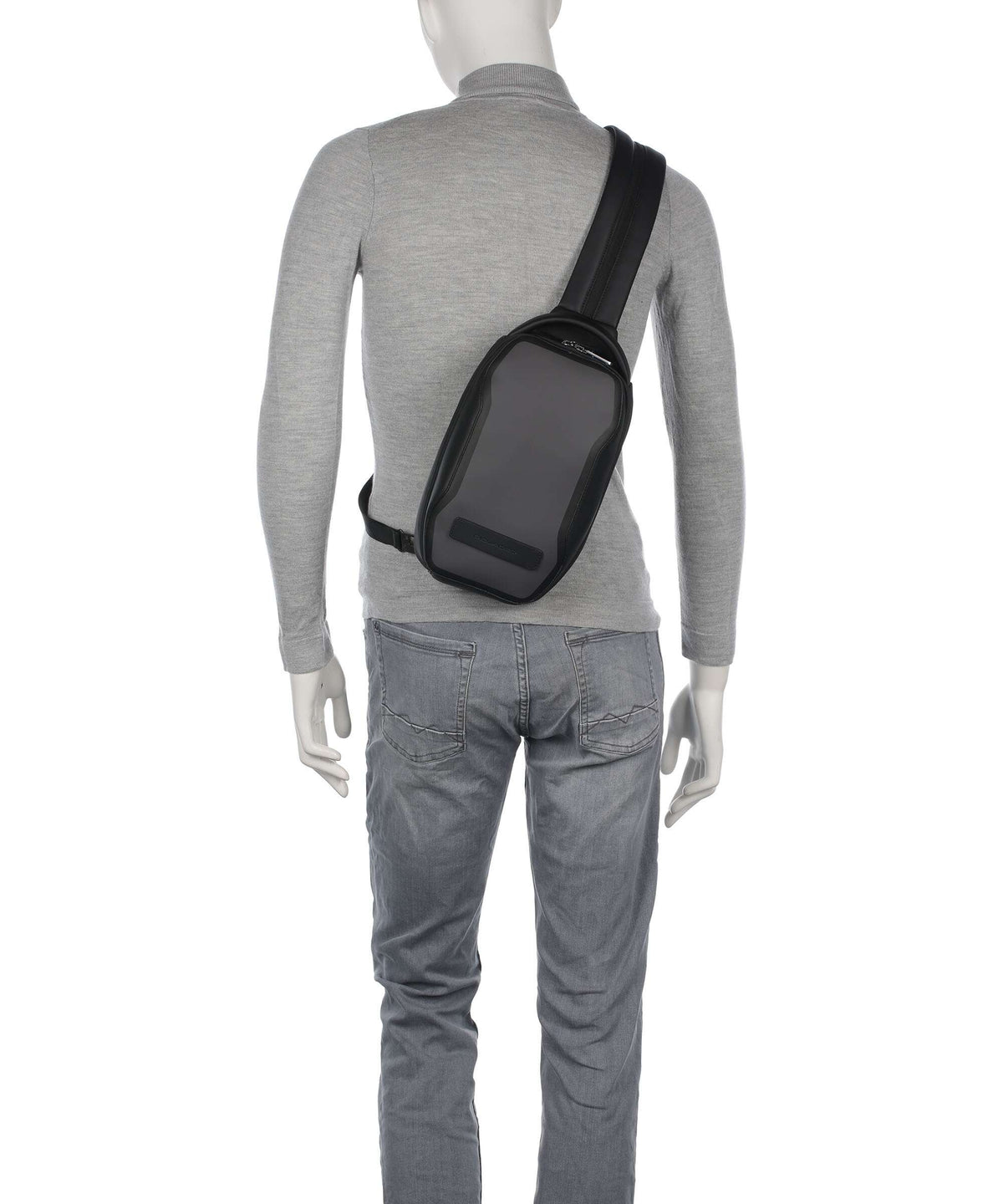 Piquadro Rover  4 Sling bag black
