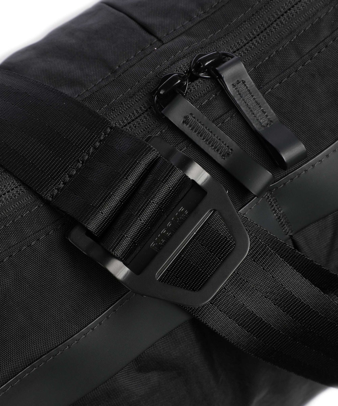 Chrome District Collection Yoyogi 14L Shoulder bag black