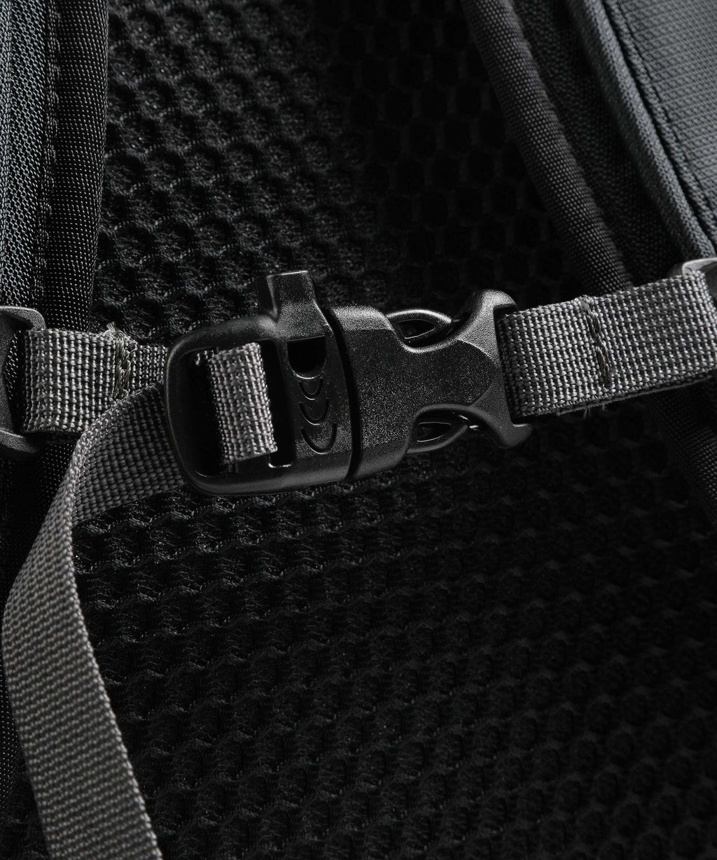 Osprey Farpoint 55 Travel backpack tunnel vision grey