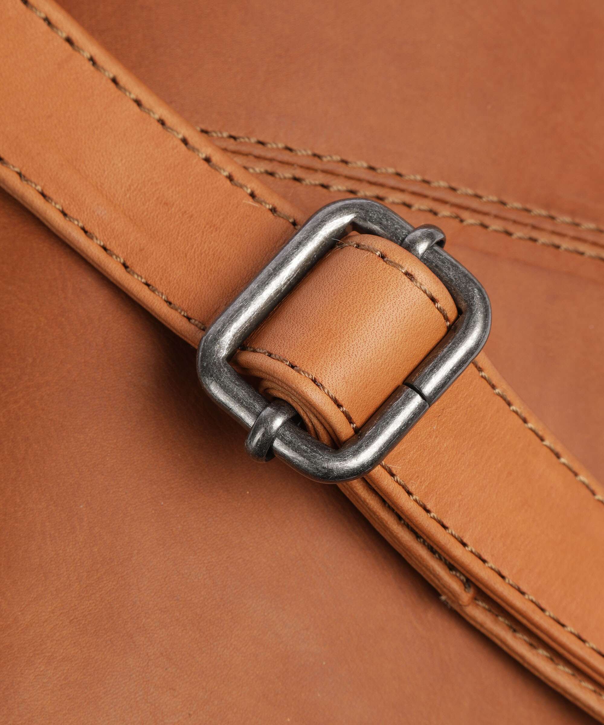 The Chesterfield Brand Wax Pull Up Cow Henderson Crossbody bag cognac