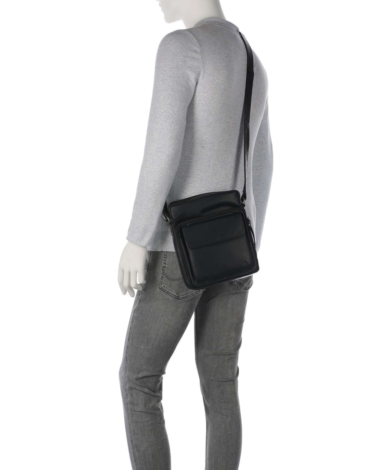 The Chesterfield Brand Wax Pull Up Cow Montira Crossbody bag black