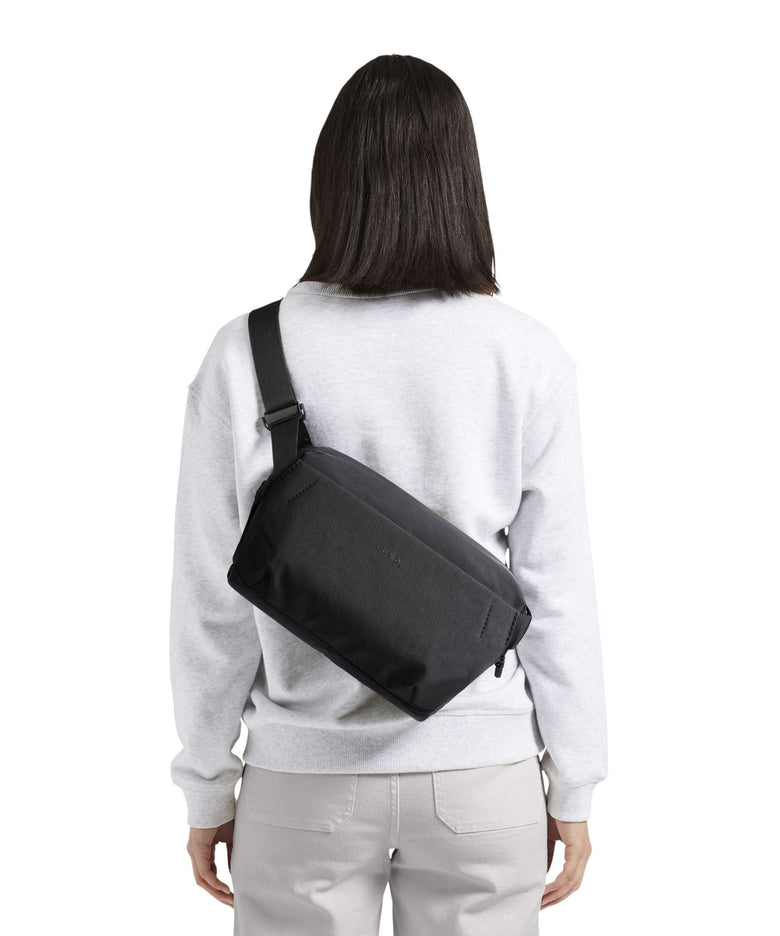 Bellroy Venture 9 Sling bag ranger green