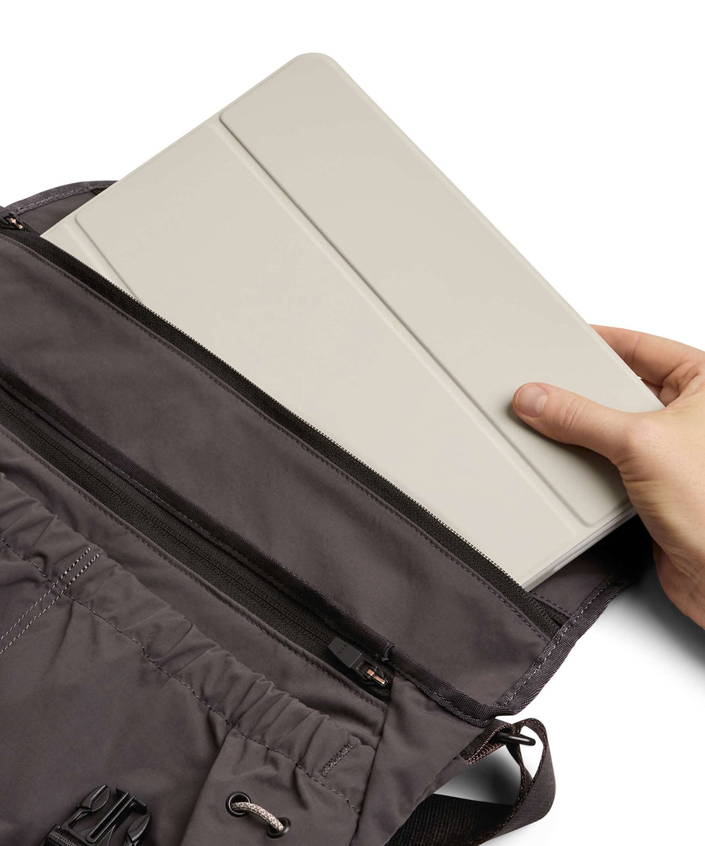 Bellroy Cinch 12L Messenger bag charcoal