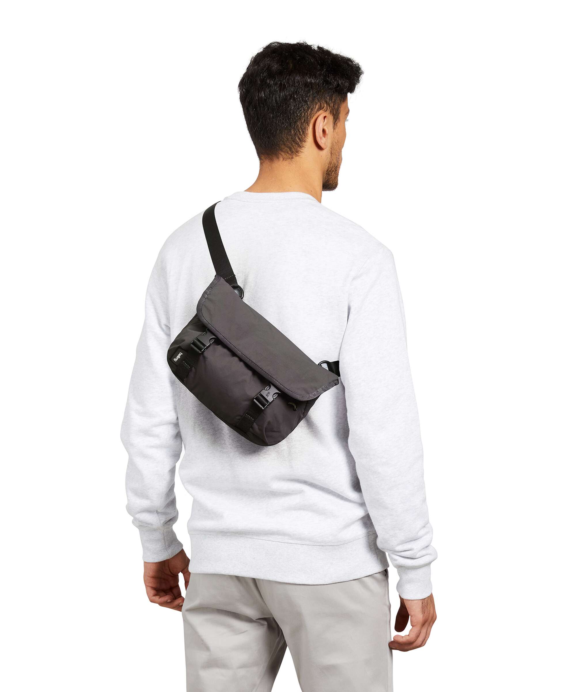 Bellroy Cinch 6 Mini Messenger bag crimson